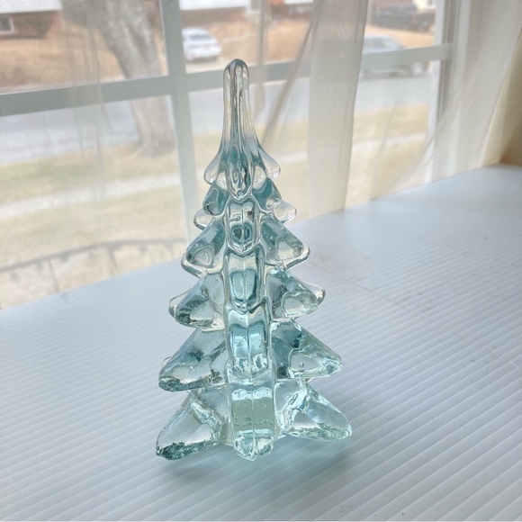 Vintage Crystal Christmas Tree Blue Art Glass Holiday Figurine 6 inches - Picture 5 of 8